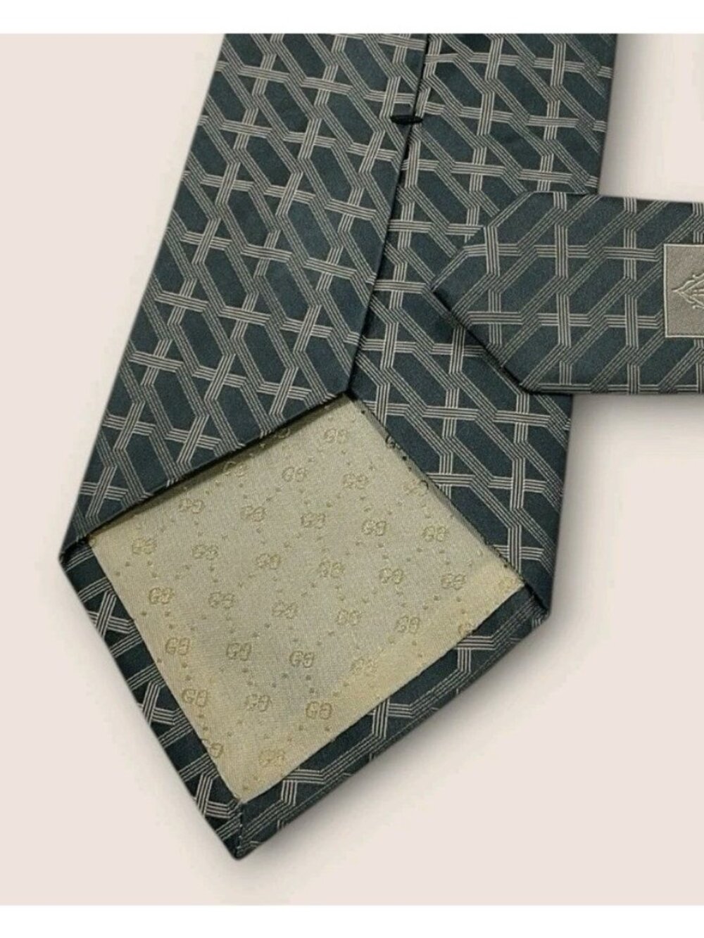 GUCCI Silk Tie ITALY Gray Changing Beige Geometric W:3.8" EUC - Picture 5 of 6